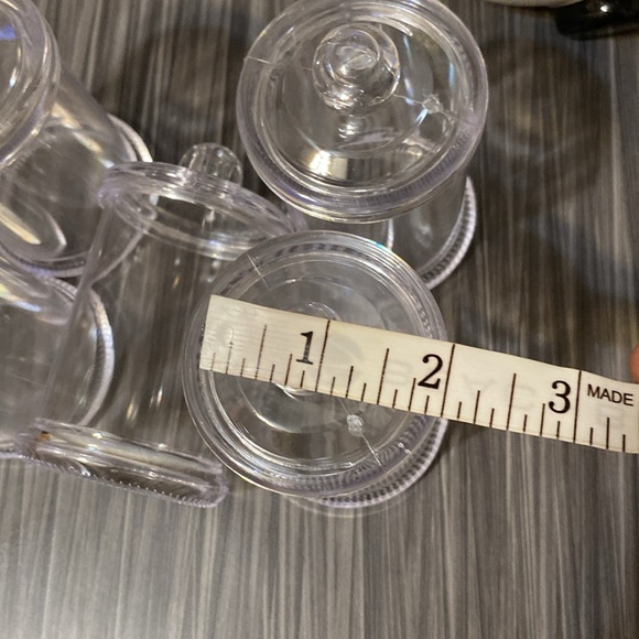 Clear containers with lids - Picture 3 of 4